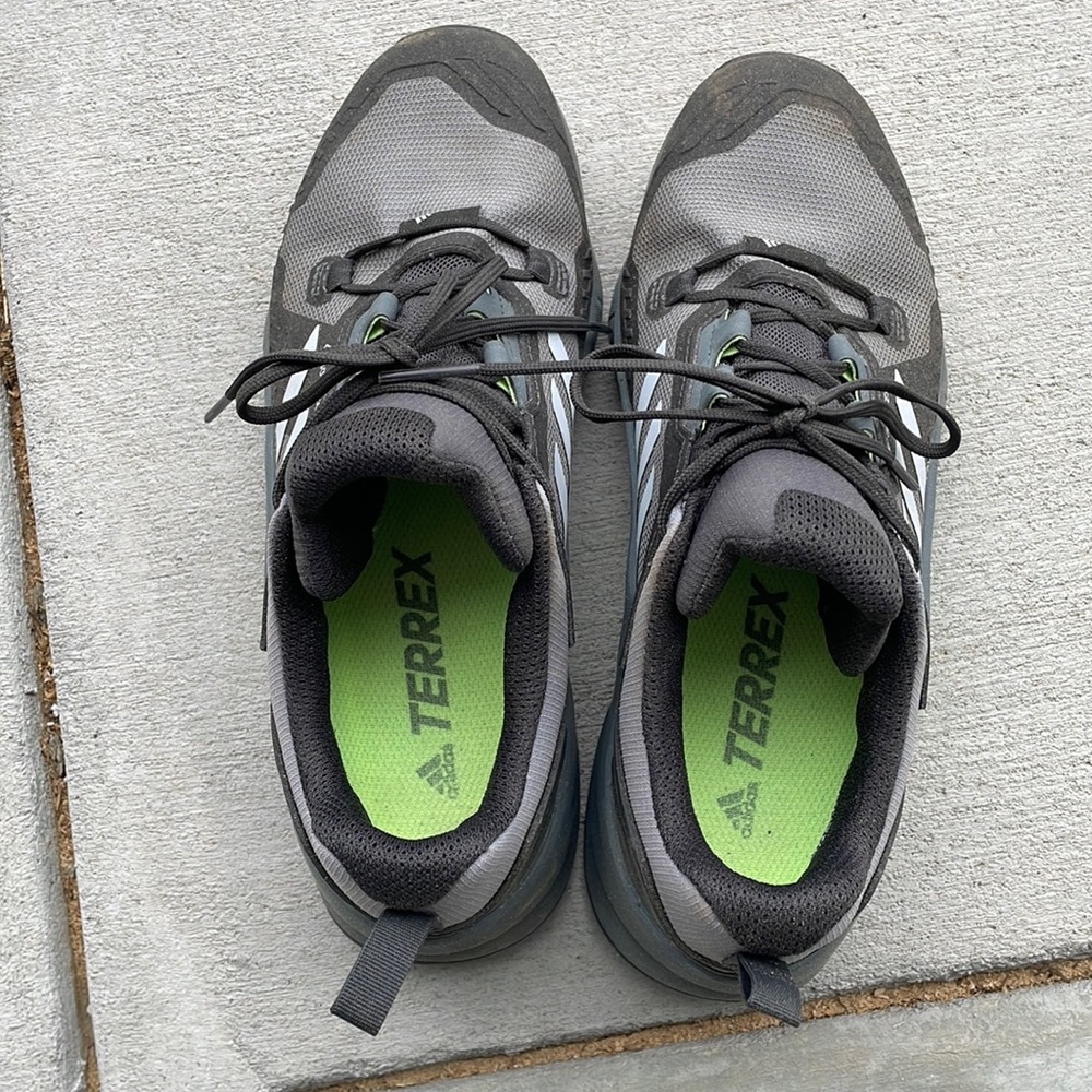 Adidas terrex womens hikinng shoes size 8. Waterproof goretex technology